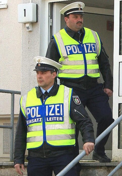 File:Bundespolizei AT Warnweste.jpg - Wikimedia Commons
